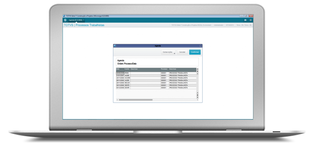 Notebook aberto mostrando parte do sistema TOTVS RH